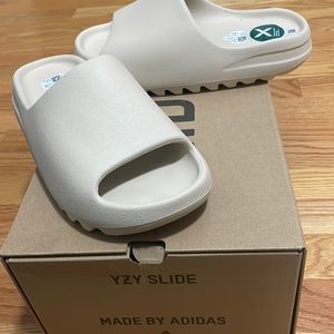 NIB Adidas Yeezy slide bone (2022/2023 restock) men’s size 9